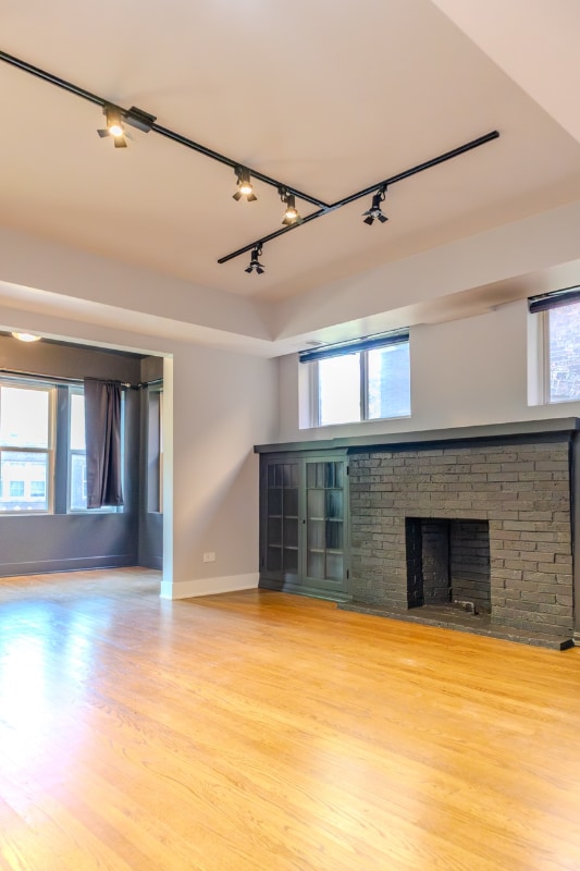 property at 1517 E 67th Pl
