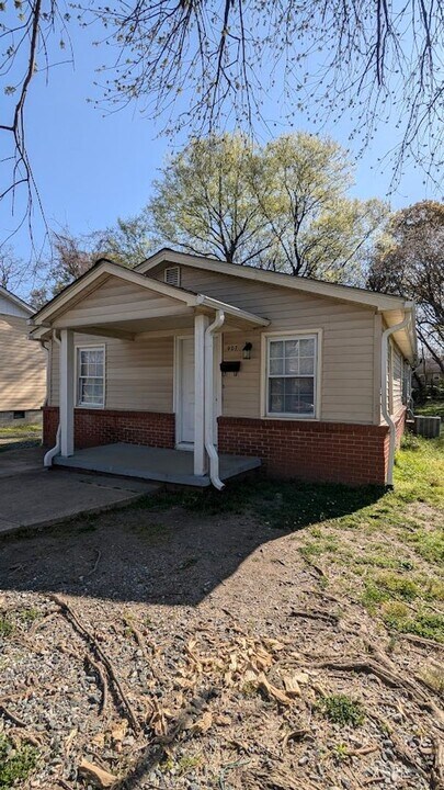 907 Bennett St in Greensboro, NC - Building Photo