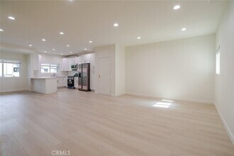 310 E Providencia Ave, Unit 108 in Burbank, CA - Building Photo - Building Photo