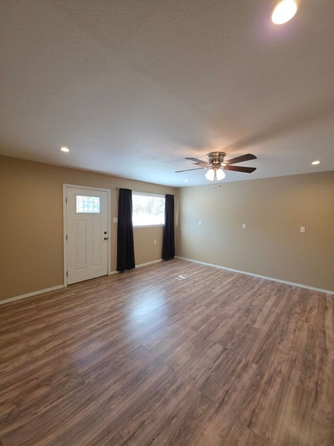 901 Crow Mountain Rd in Russellville, AR - Building Photo - Building Photo