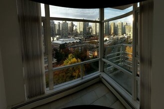 198 Aquarius Mews in Vancouver, BC - Building Photo - Building Photo