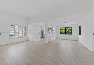 7525 Adventure Ave in North Bay Village, FL - Building Photo - Building Photo