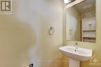 610 Lauraleaf Cres in Ottawa, ON - Building Photo - Building Photo