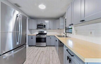 301 NW 51st St in Fort Lauderdale, FL - Building Photo - Building Photo