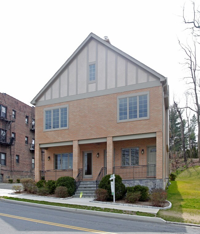 13-15 Harrison Blvd in West Harrison, NY - Building Photo - Building Photo