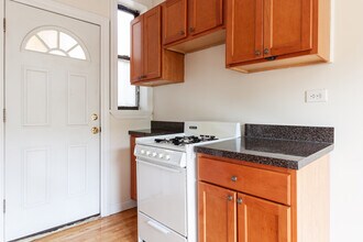 3826 N Fremont St, Unit E3 in Chicago, IL - Building Photo - Building Photo