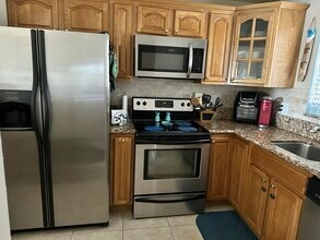 912 Pine Dr in Pompano Beach, FL - Building Photo - Building Photo