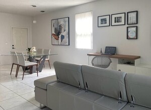 2074 Madeira Dr in Weston, FL - Building Photo - Building Photo
