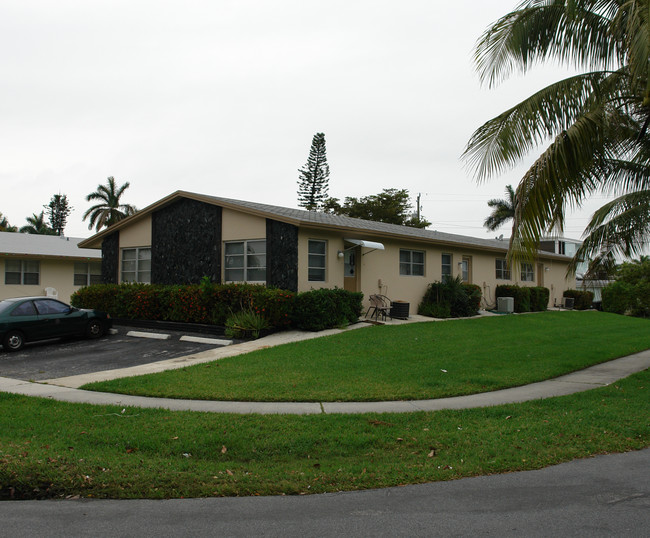 239-249 SE 1st St in Dania Beach, FL - Building Photo - Building Photo