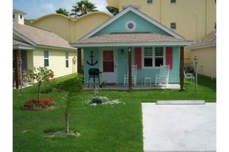 Candlelight Cottages in Rockport, TX - Building Photo - Building Photo