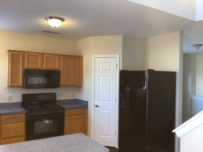 2440 Tiptop Dr in Indianapolis, IN - Building Photo - Building Photo