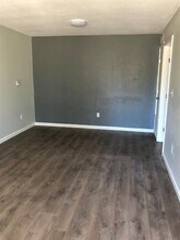 8802 Little Walnut Dr in Austin, TX - Building Photo - Building Photo