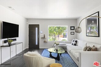 2608 W 74th St in Los Angeles, CA - Building Photo - Building Photo