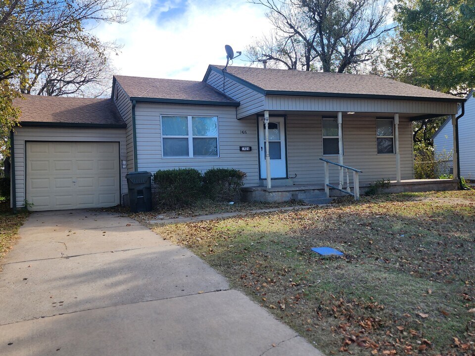 1426 Maple Dr in Midwest City, OK - Building Photo
