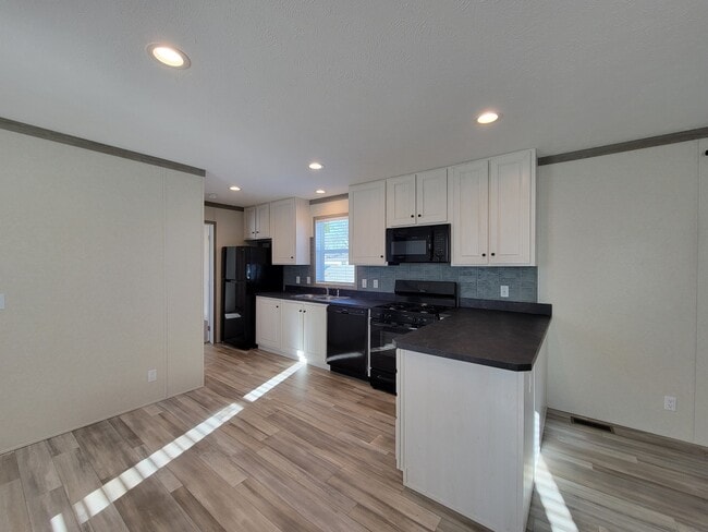 9080 Windward Dr in Algonac, MI - Building Photo - Building Photo