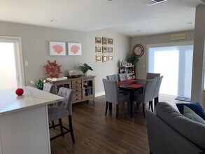 6690 Amberly St in San Diego, CA - Building Photo - Building Photo