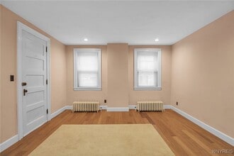 530 Linwood Ave in Buffalo, NY - Building Photo - Building Photo