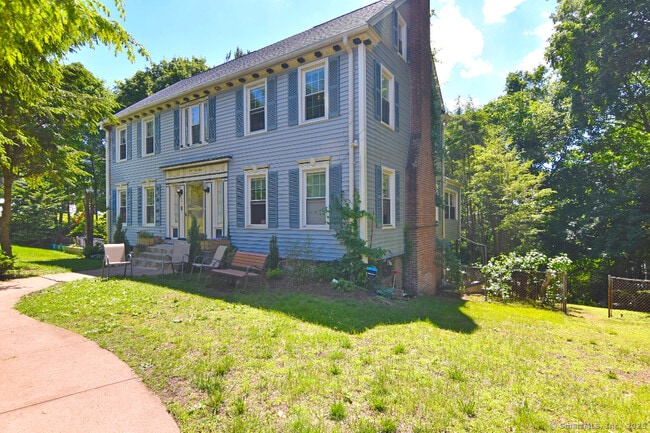 541 Willow St in Waterbury, CT - Building Photo - Building Photo