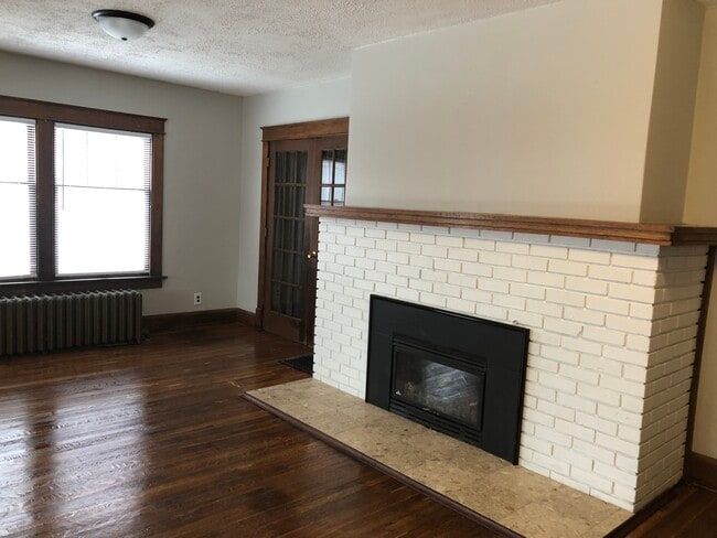 1048 37th St, Unit #1 in Des Moines, IA - Building Photo - Building Photo