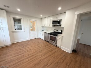 30 Walter Hammond Pl in Waldwick, NJ - Building Photo - Building Photo