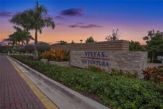 909 NE 211th St in North Miami Beach, FL - Building Photo - Building Photo