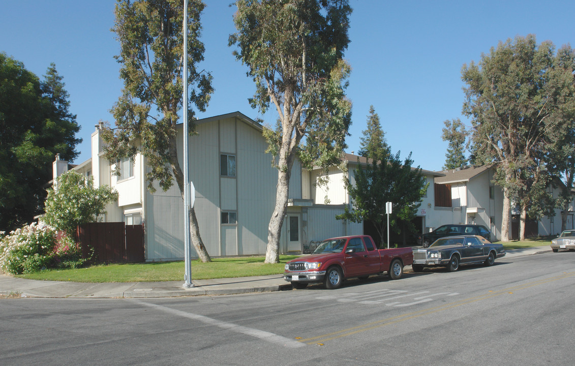 240 Bendorf Dr in San Jose, CA - Building Photo