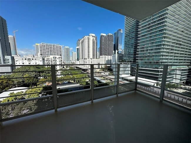 110 SW 12th St, Unit 902 in Miami, FL - Building Photo - Building Photo