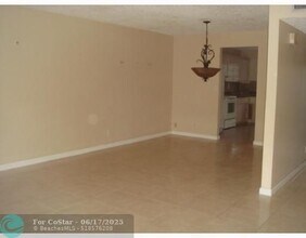 3920 Woodside Dr in Coral Springs, FL - Foto de edificio - Building Photo