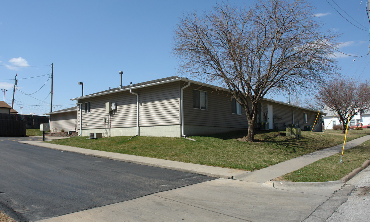 2301 Deer Park Blvd in Omaha, NE - Foto de edificio