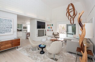 27 Bayberry Ln in Amagansett, NY - Building Photo