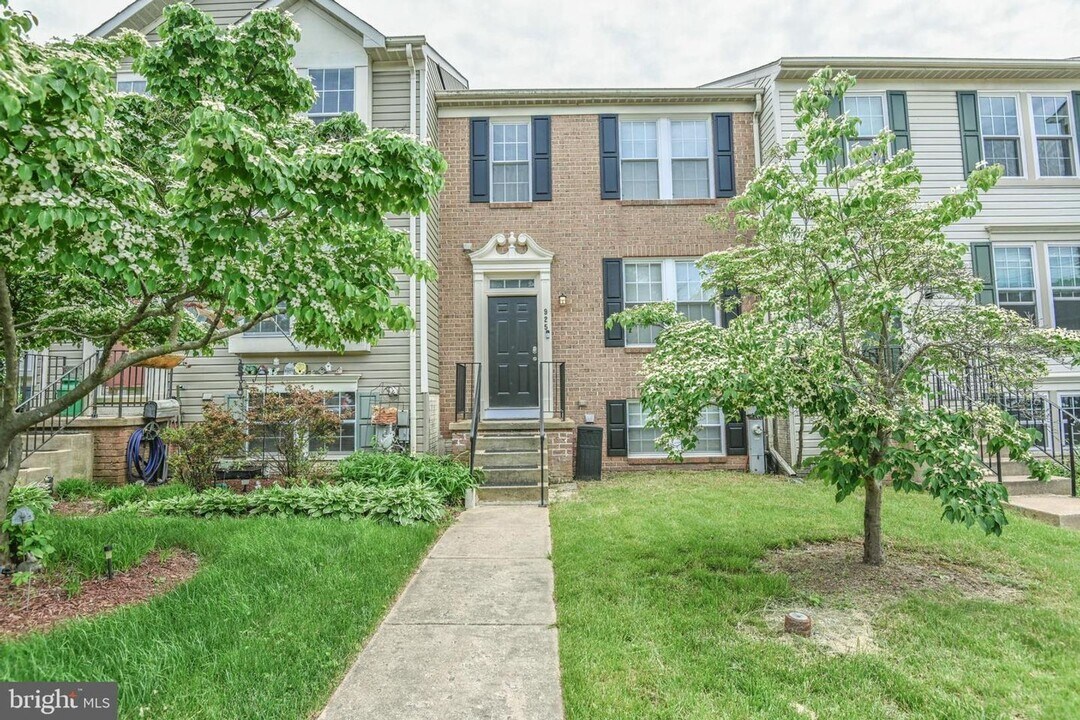 925 Chestnut Manor Ct in Riviera Beach, MD - Building Photo