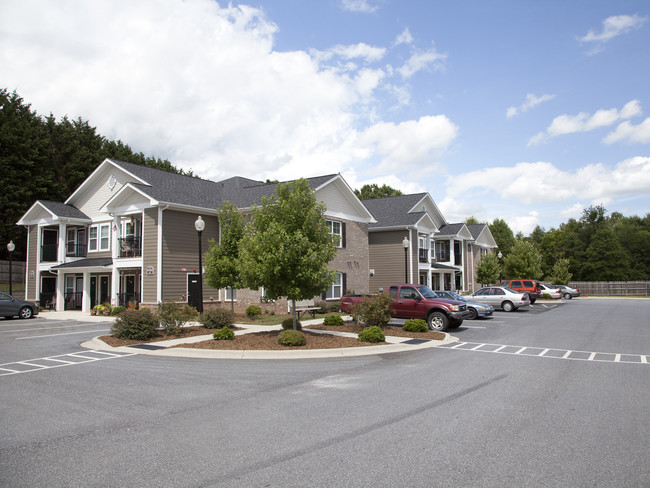Milstead Woods in Taylorsville, NC - Foto de edificio - Building Photo