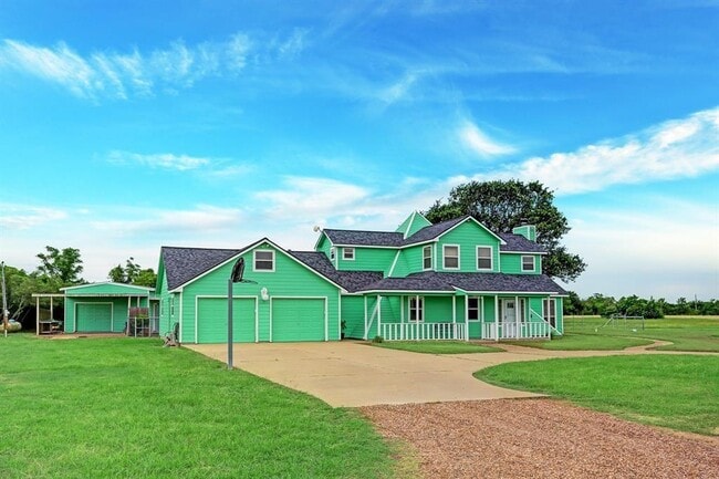 5351 Mieth Rd in Sealy, TX - Building Photo - Building Photo