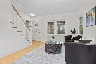 19 Deane Pl in Larchmont, NY - Building Photo - Building Photo