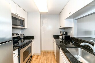 127 Greyrock Pl in Stamford, CT - Building Photo - Building Photo