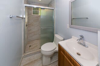 5202 Woodman Ave in Los Angeles, CA - Foto de edificio - Building Photo