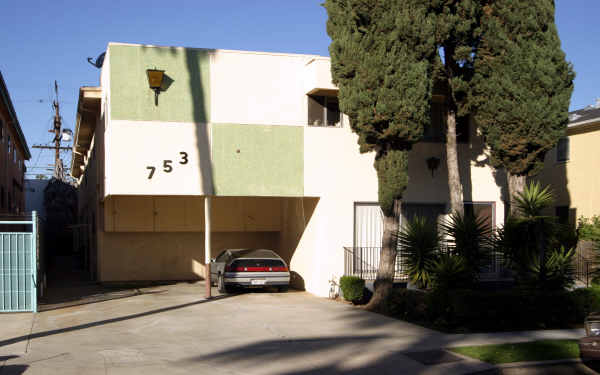 753 North Hudson Ave in Los Angeles, CA - Building Photo