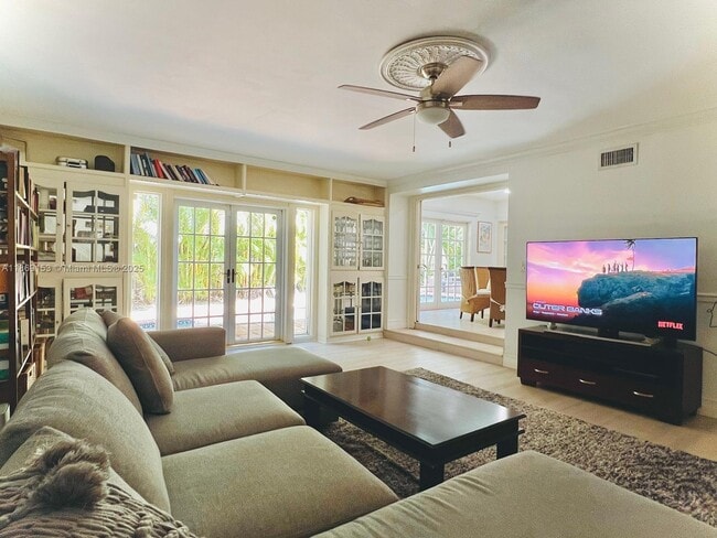 5209 Riviera Dr in Coral Gables, FL - Building Photo - Building Photo