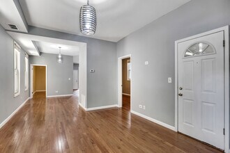 2843 W Lyndale St in Chicago, IL - Building Photo - Building Photo