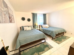 9 Seacrest Pkwy in Hollywood, FL - Building Photo - Building Photo