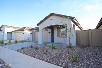 1005 W Finch Dr in Queen Creek, AZ - Building Photo - Building Photo