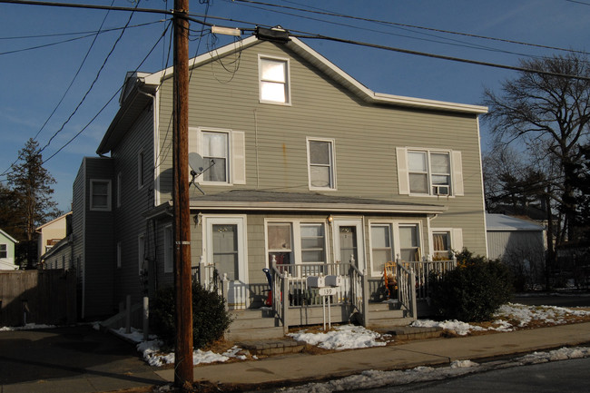 139 Broad St in Keyport, NJ - Foto de edificio - Building Photo