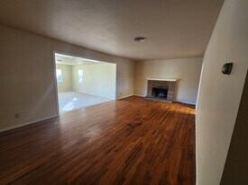 1639 Debra Ln in Yuba City, CA - Building Photo