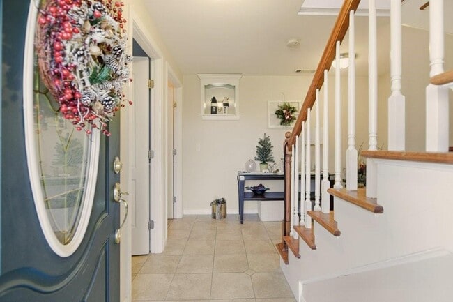 5 Leland Point Dr in Portsmouth, RI - Building Photo - Building Photo