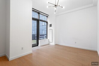 3 Ct Square W in Queens, NY - Building Photo - Building Photo