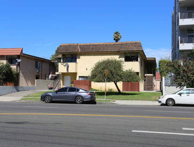 11951 Burbank Blvd in Valley Village, CA - Building Photo - Building Photo