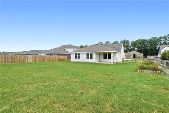 130 Lk Wy Cir in Anahuac, TX - Building Photo - Building Photo