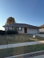 841 S Hazelnut Ave in Springfield, MO - Building Photo