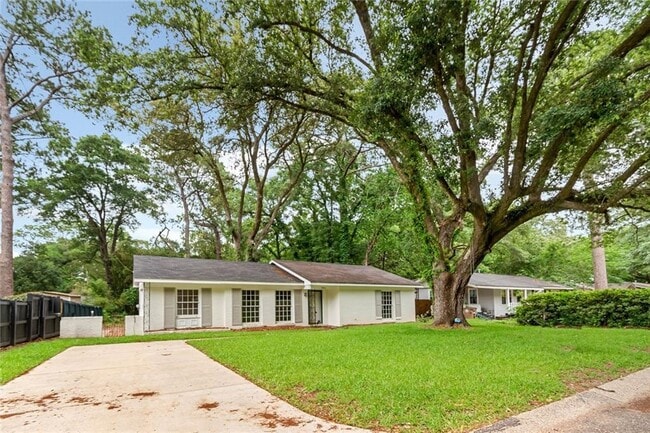 5416 Hilltop Dr N in Mobile, AL - Building Photo - Building Photo