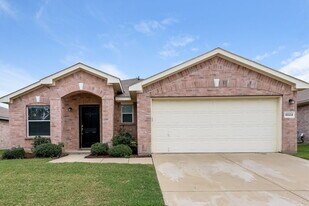 8024 Sartain Dr in Fort Worth, TX - Building Photo